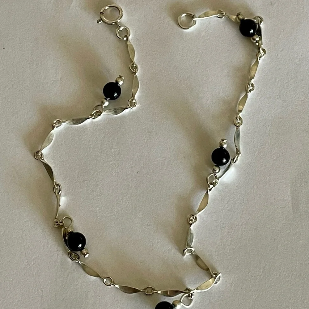 NWOT Silver and Black Beads Anklet/Bracelet 8.75” - Picture 2 of 4